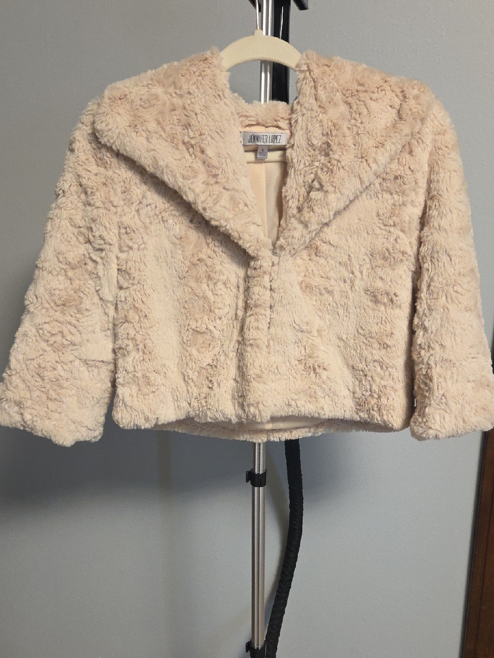 Jennifer Lopez Cream Plush Faux Fur Cropped Coat